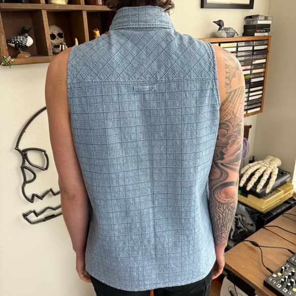 💀 SOLD 💀 Vintage 80s Denim Sleeveless Embroidered Grid Button Down Shirt USA ~ S - Picture 5 of 8